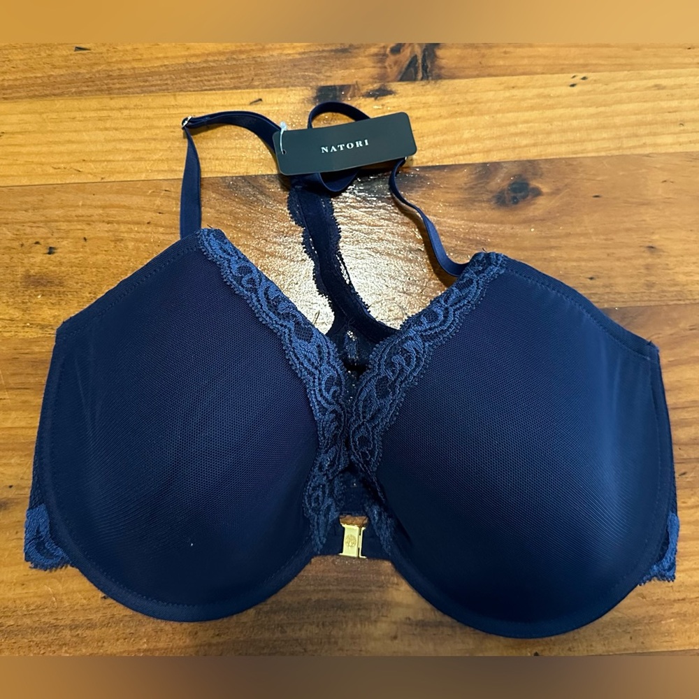 NWT Natori push up bra. Navy color. Size 36 DD.